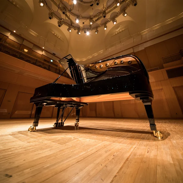 Grand Pianos