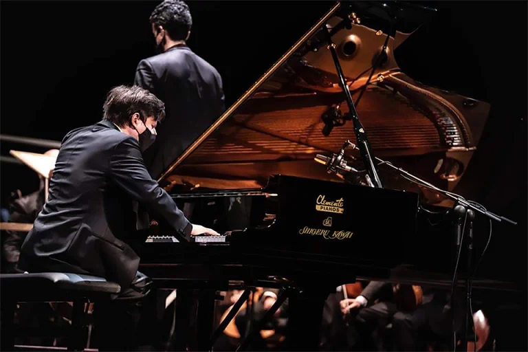 21st Jose Iturbi International Piano Competition: top prize winner Alexey Sychev selects Shigeru Kawai SK-EX full concert grand piano Iturbi2021